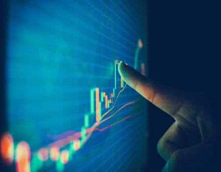 Bruxelas melhora projeção de saída da economia europeia da pandemia