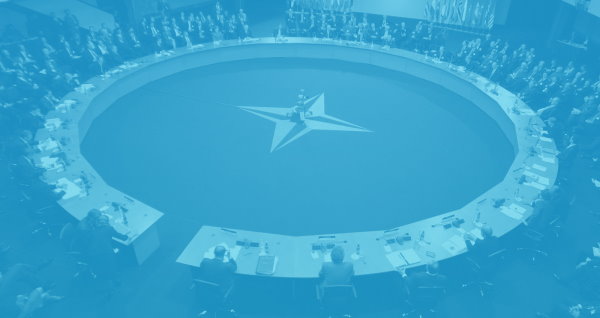Países da NATO comprometem-se a aumentar investimento em defesa