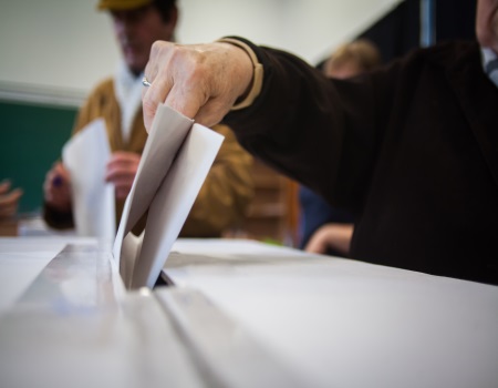 Voto antecipado para os eleitores temporariamente deslocados no estrangeiro